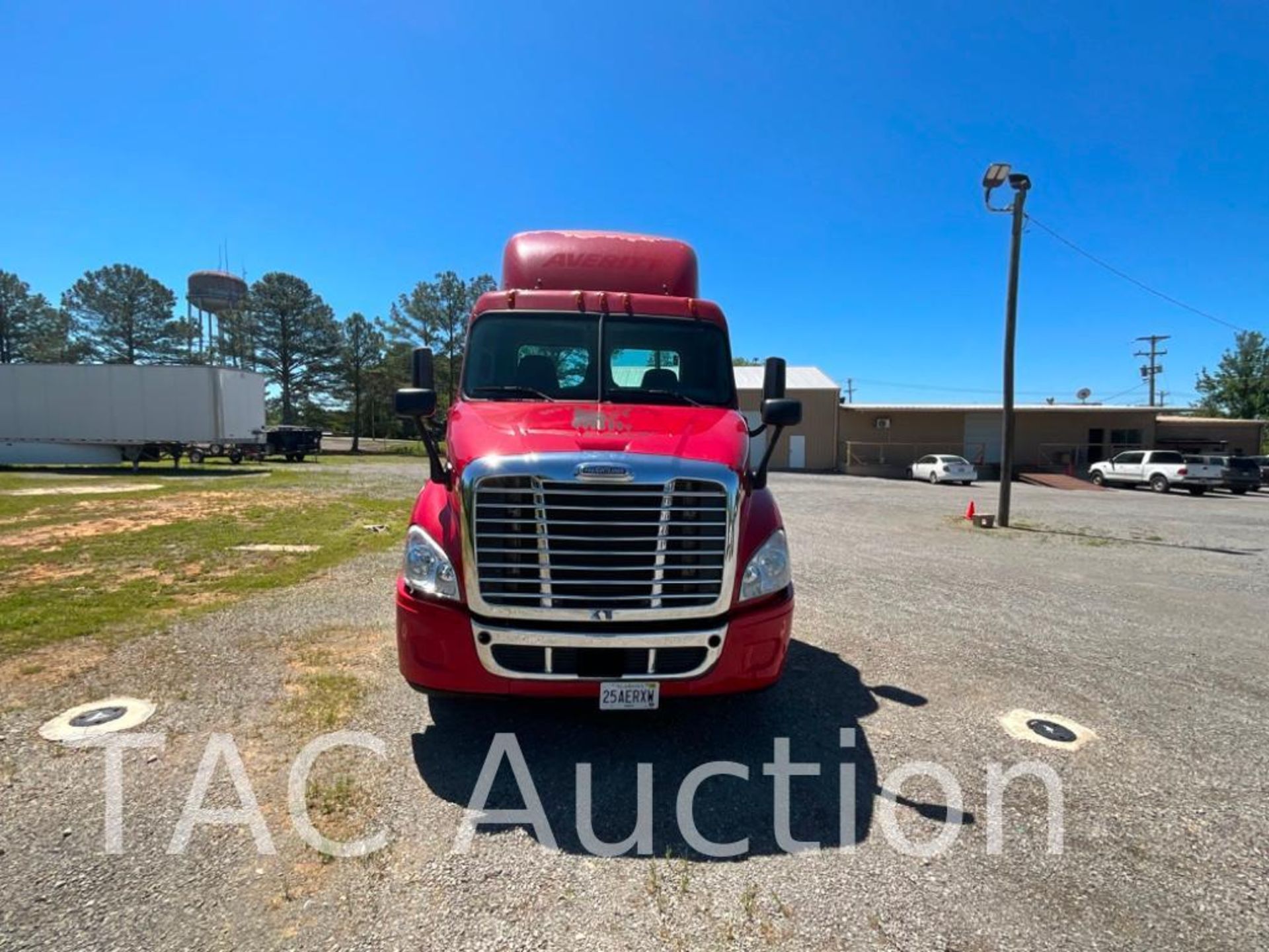 2016 Freightliner Cascadia 113 S/A Day Cab - Image 8 of 68