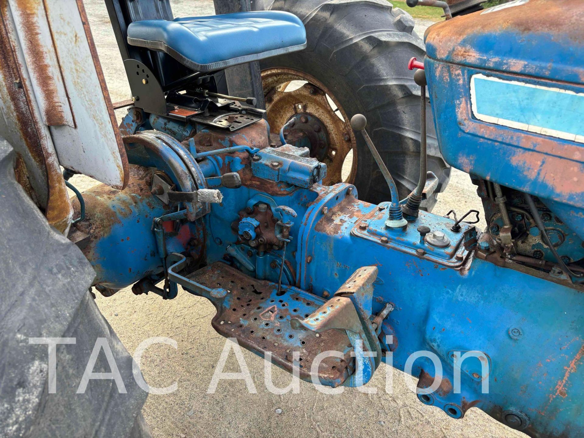 1985 Ford 4610 Farm Tractor - Image 15 of 22