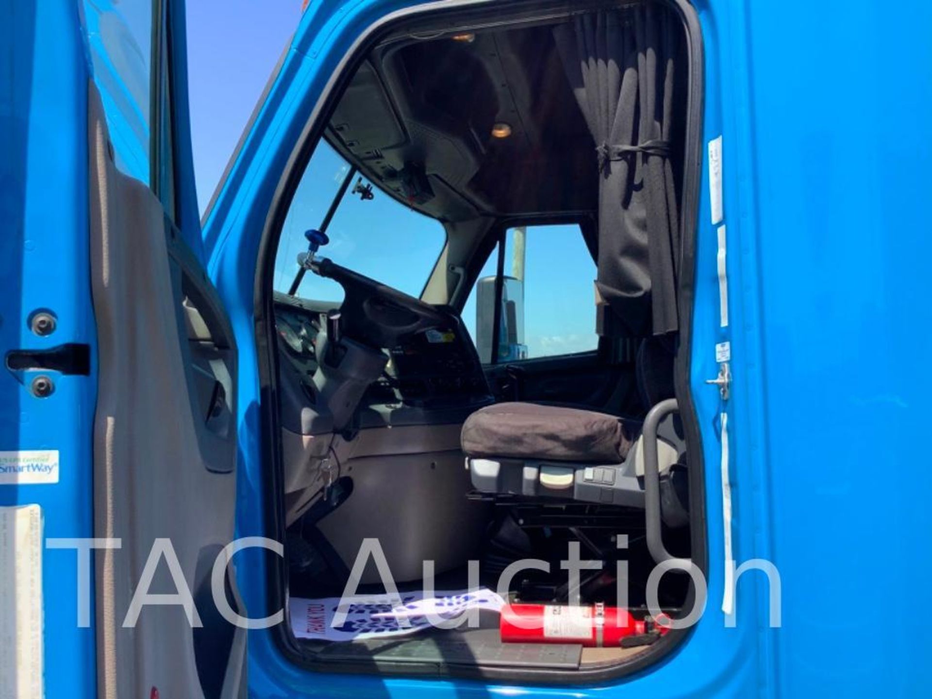 2014 Freightliner Cascadia Sleeper Truck - Image 12 of 86