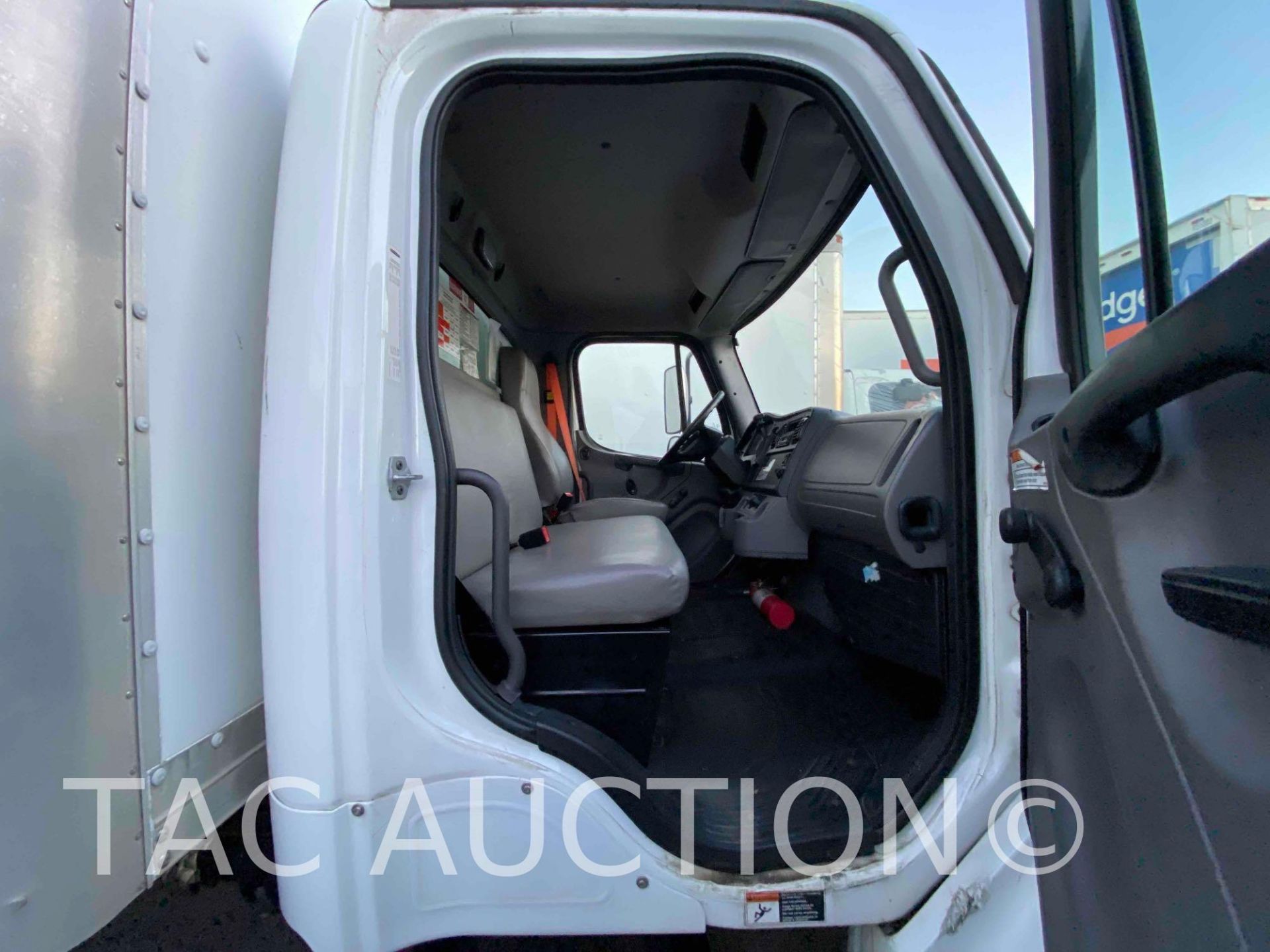 2016 Freightliner M2 26ft Box Truck - Image 23 of 68