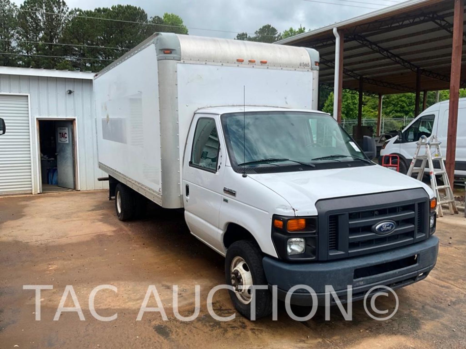 2016 Ford E-350 16ft Box Truck - Image 8 of 49