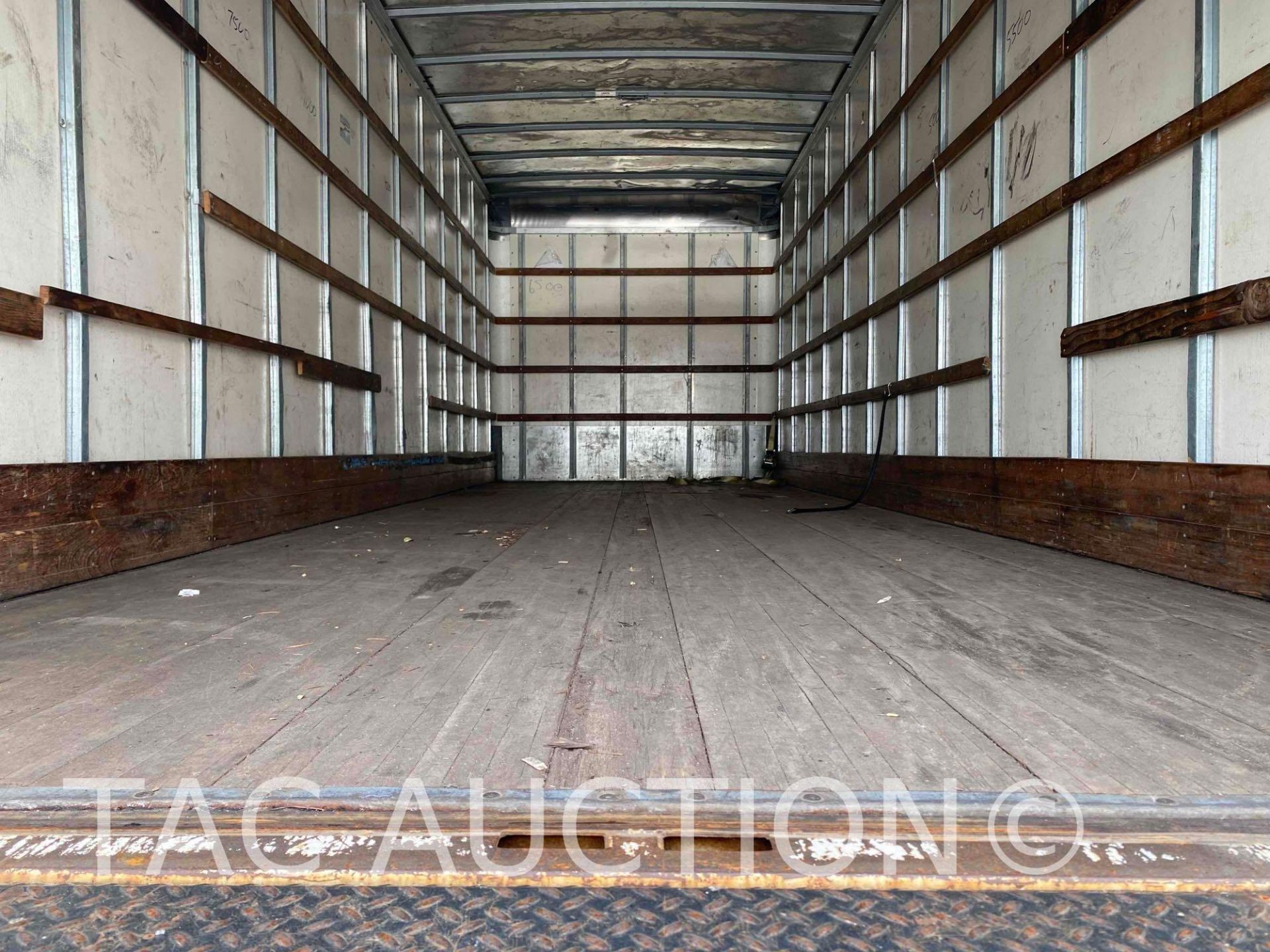 2016 Hino 268 26ft Box Truck - Image 26 of 64
