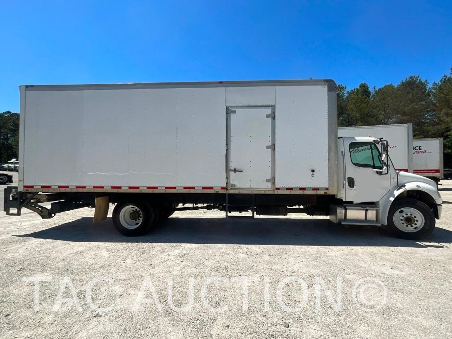 2016 Freightliner M2 26ft Box Truck With Liftgate - Image 6 of 62