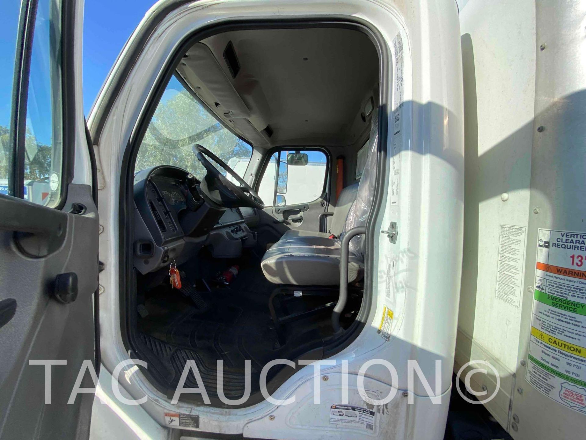 2017 Freightliner M2106 26ft Box Truck - Image 9 of 65