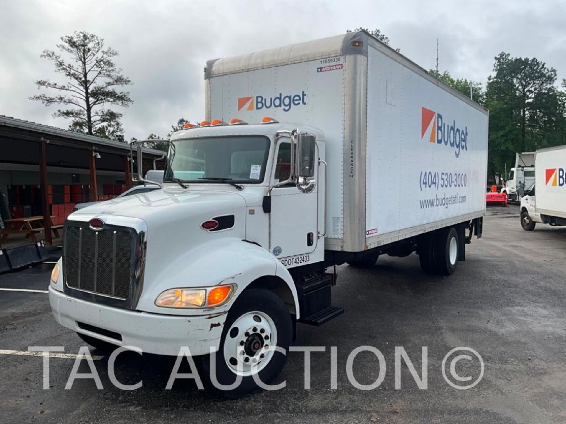 2015 Peterbilt 330 26ft Box Truck