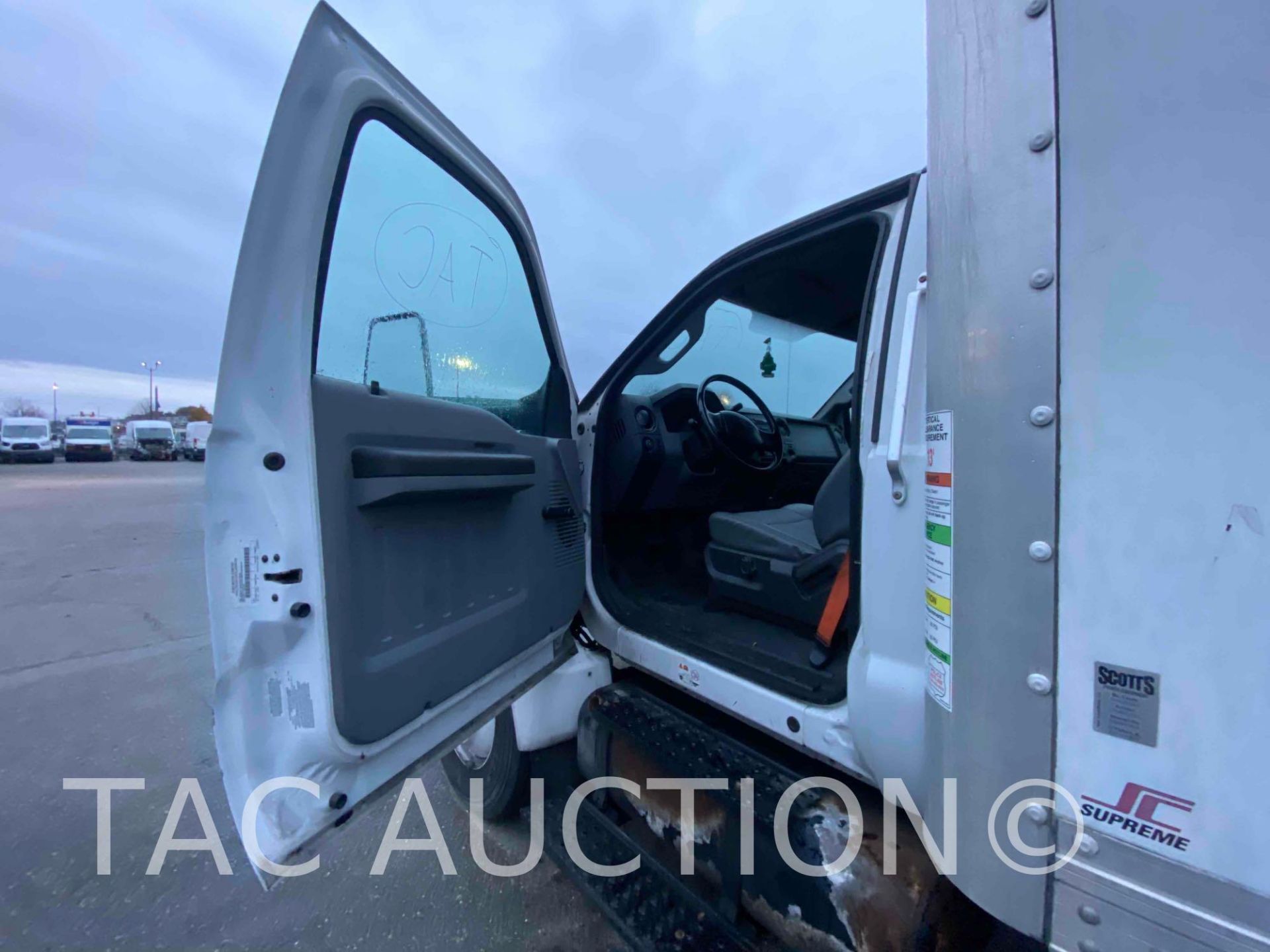 2015 Ford F-750 26ft Box Truck - Image 9 of 99