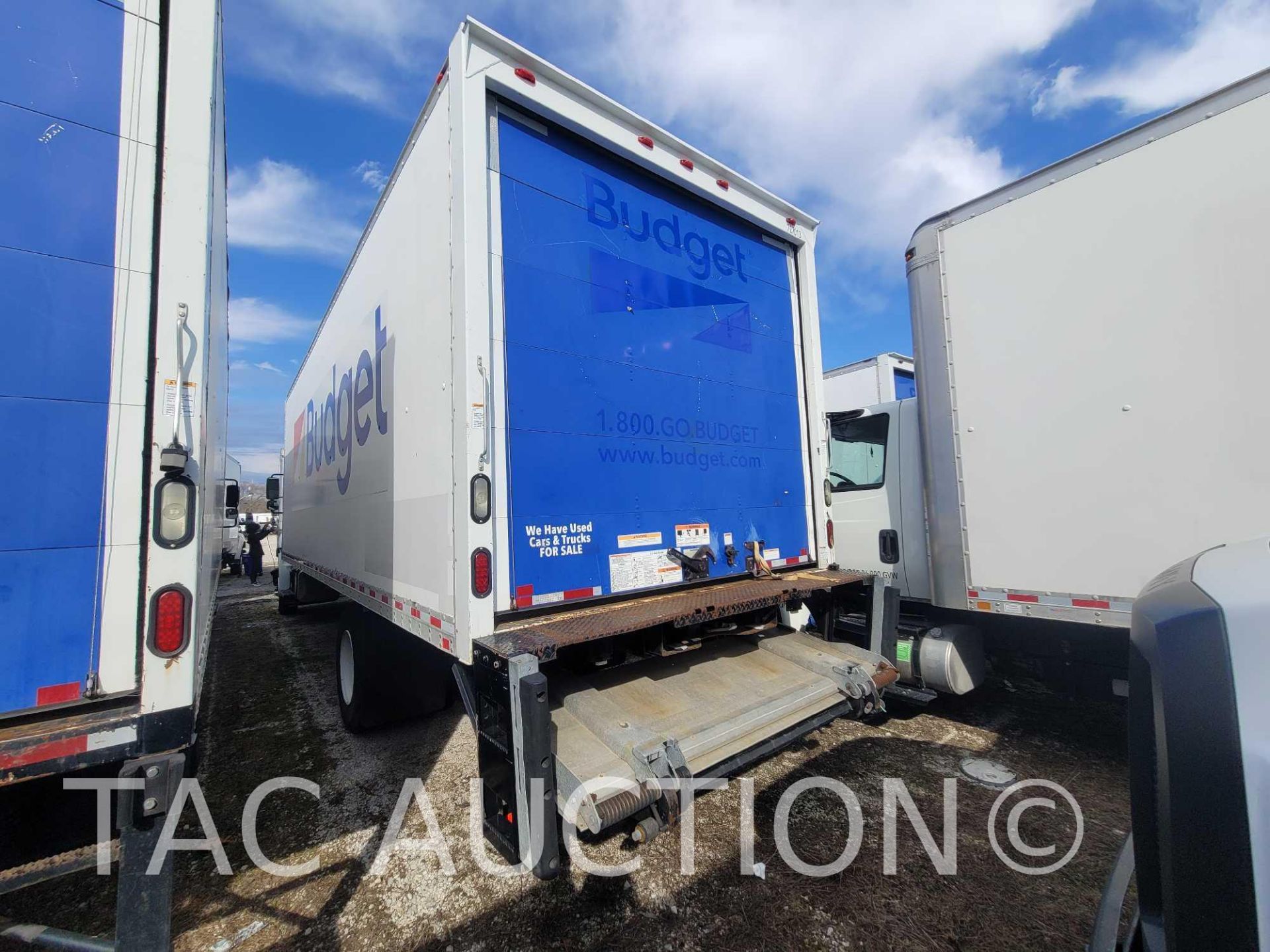 2017 Hino 268 26ft Box Truck - Image 4 of 40