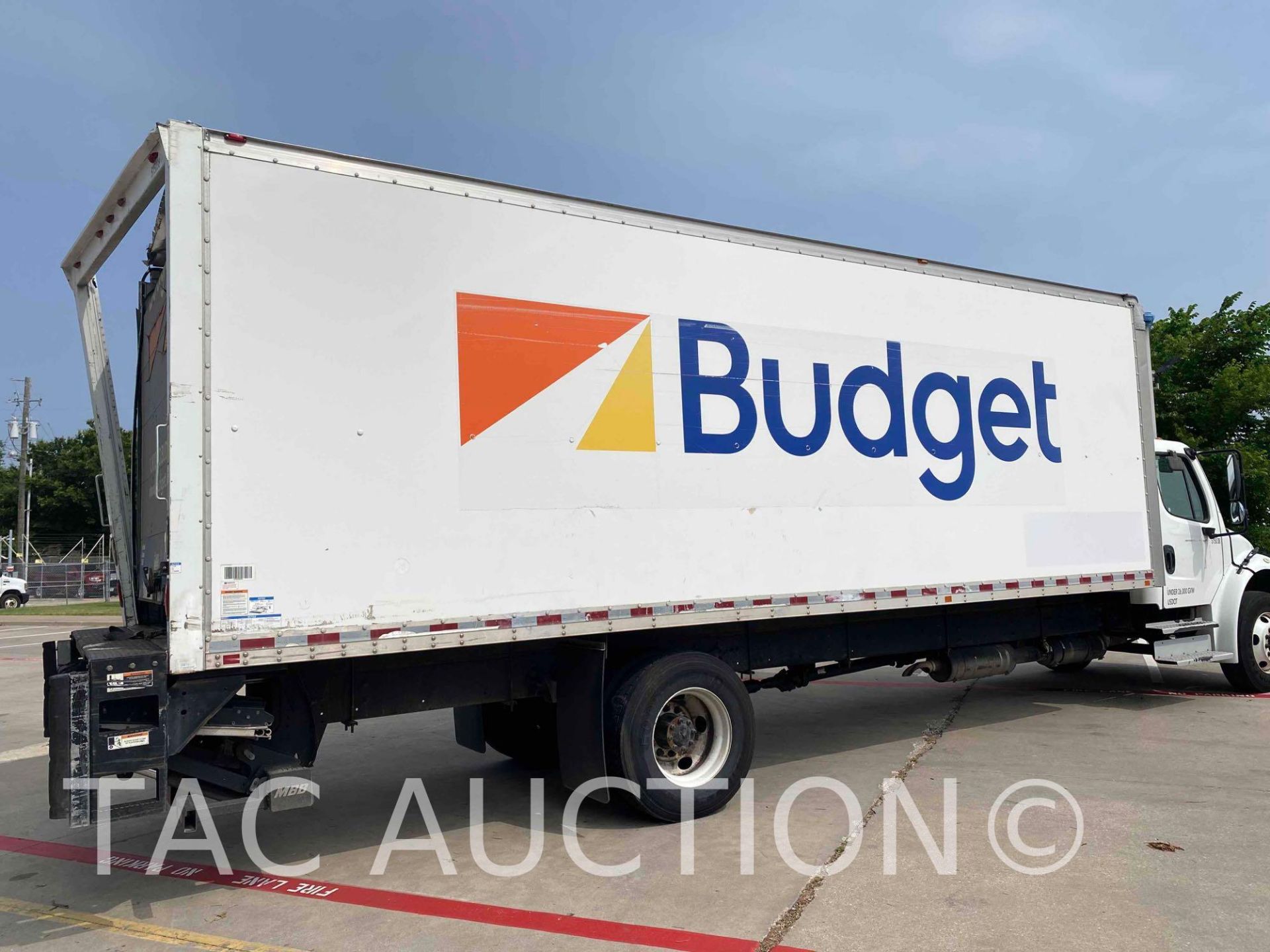 2016 Freightliner M2 26ft Box Truck - Image 4 of 62