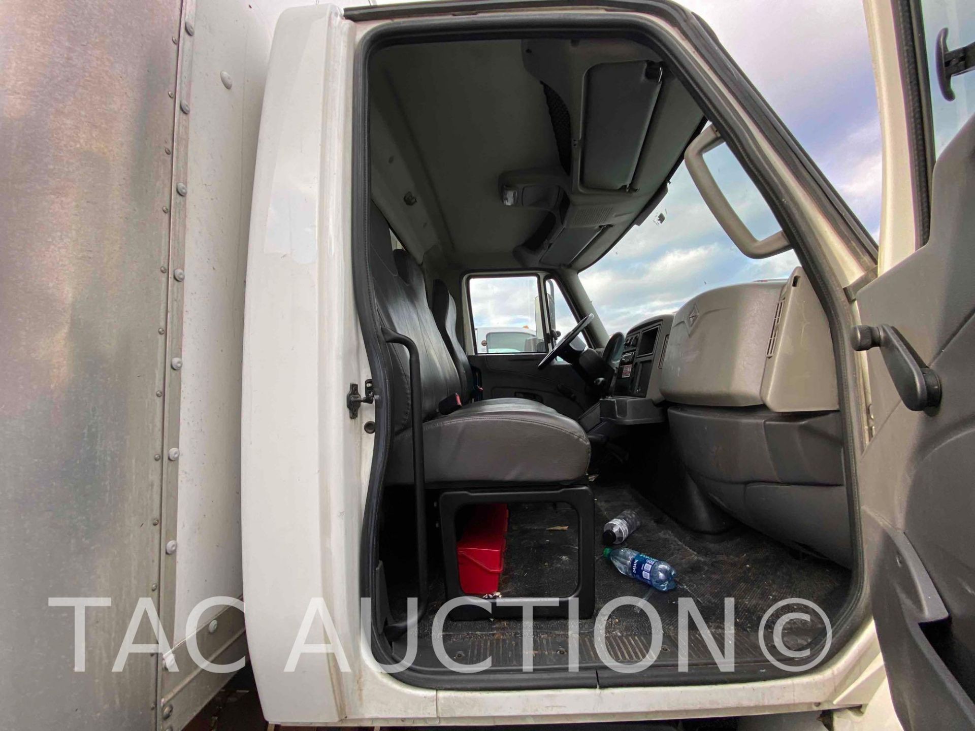 2017 International Durastar 4300 26ft Box Truck - Image 15 of 53