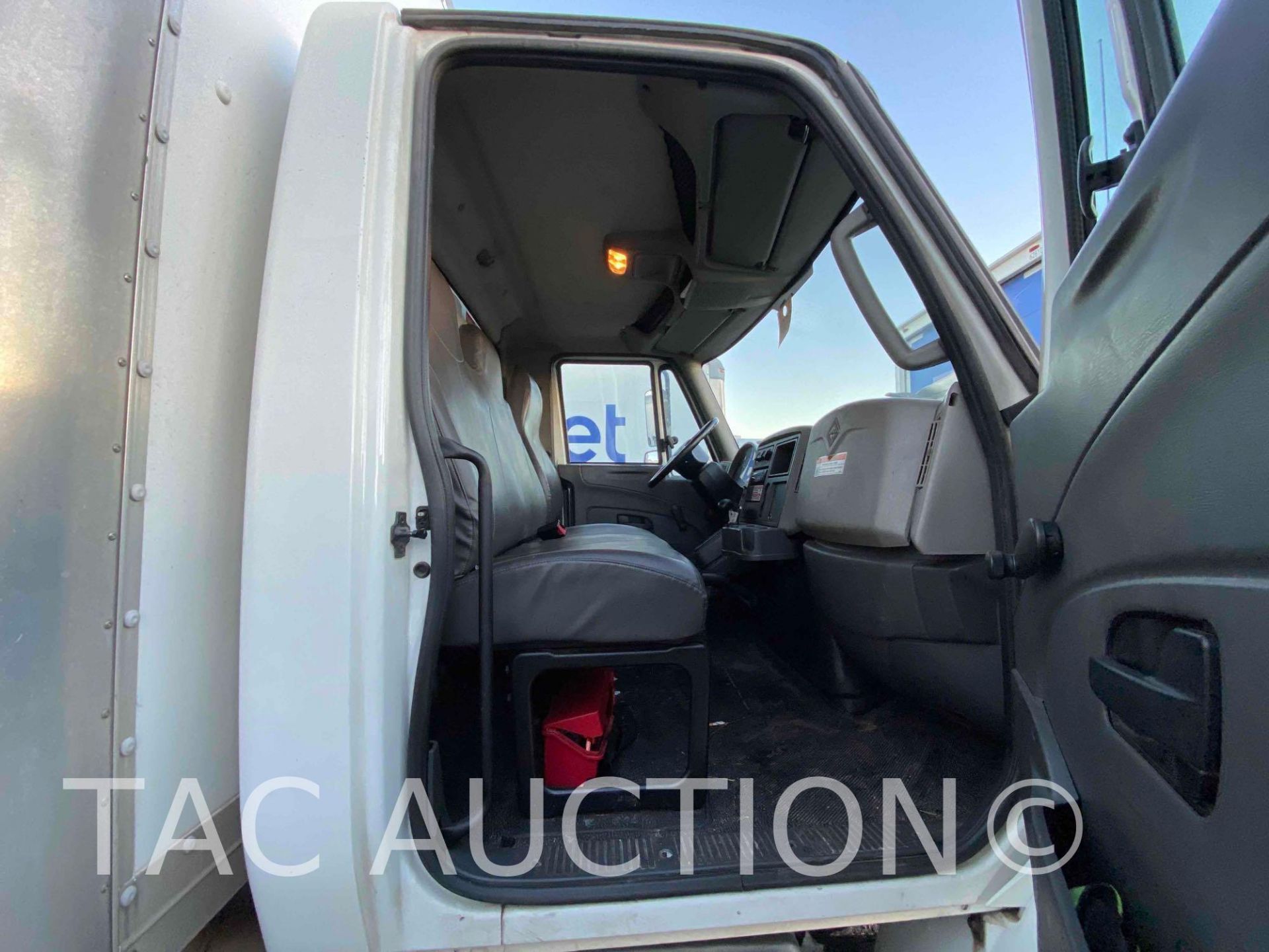 2017 International Durastar 4300 26ft Box Truck - Image 25 of 58