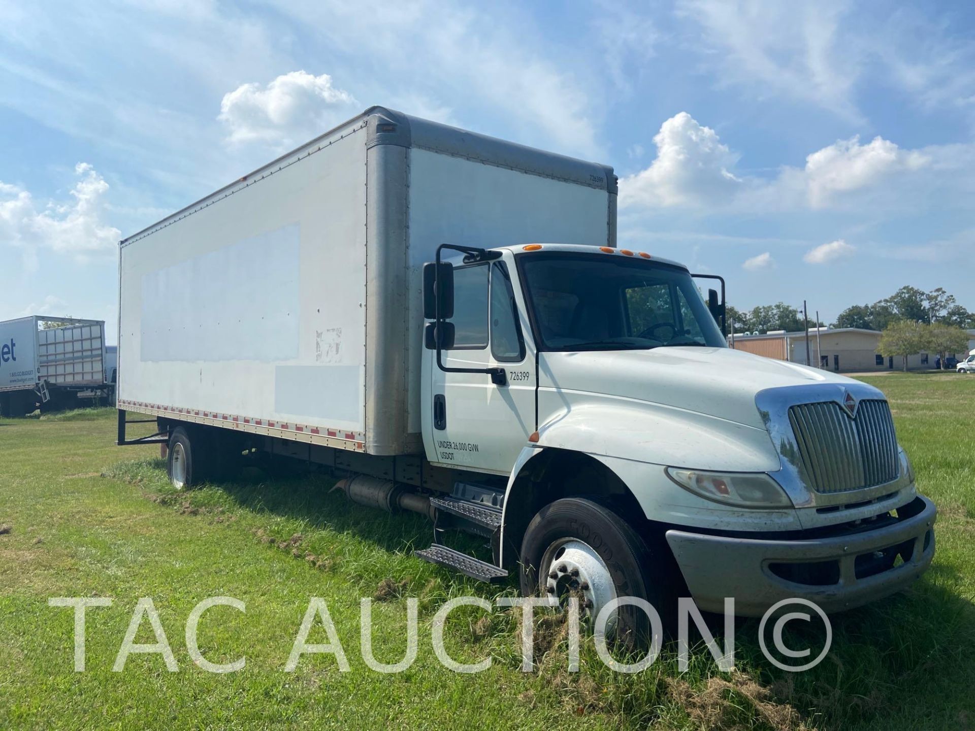 2017 International Durastar 4300 26ft Box Truck - Image 5 of 63