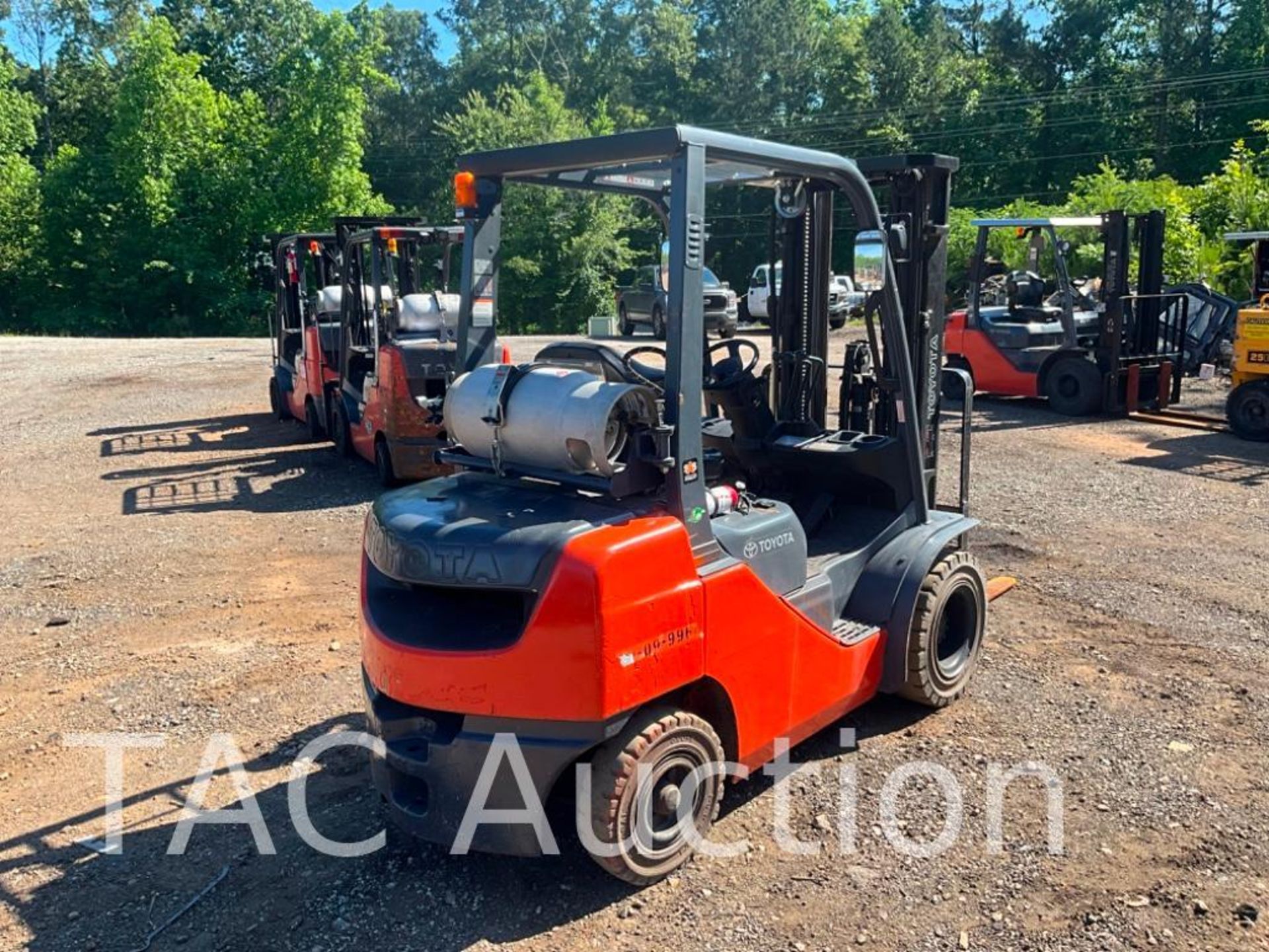 2016 Toyota 8FGU25 Dual Fuel 5,000lb Forklift - Image 5 of 32