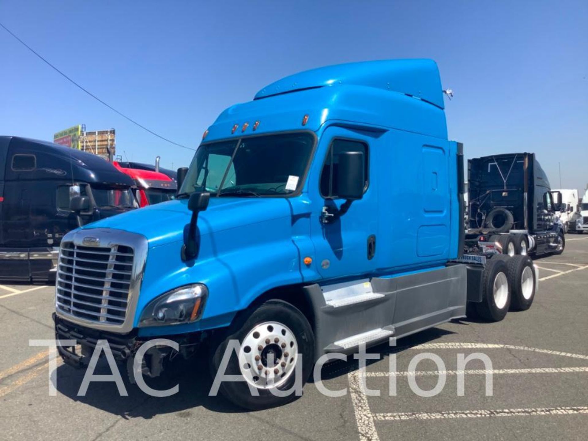 2014 Freightliner Cascadia Sleeper Truck