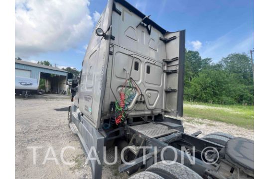 2015 Freightliner Cascadia 125 Sleeper - Image 15 of 78