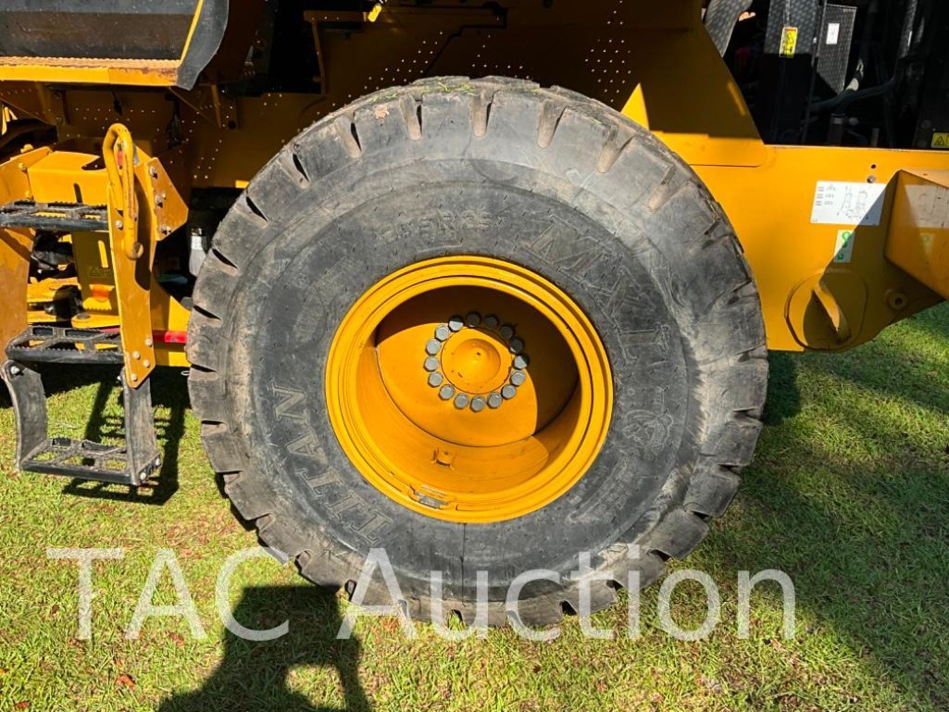 Caterpillar 926M 4x4 Articulating Wheel Loader - Image 44 of 47