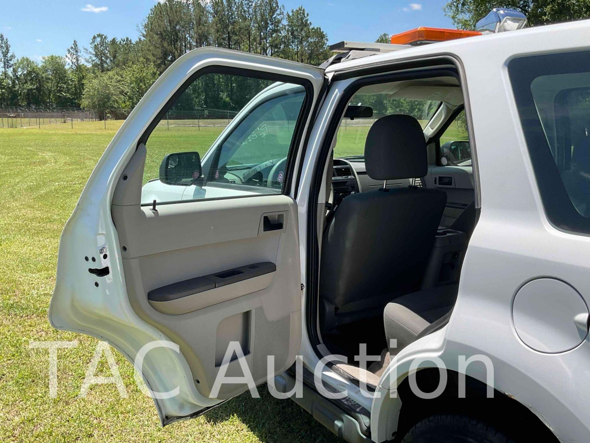 2011 Ford Escape XLS 4X4 SUV - Image 32 of 53