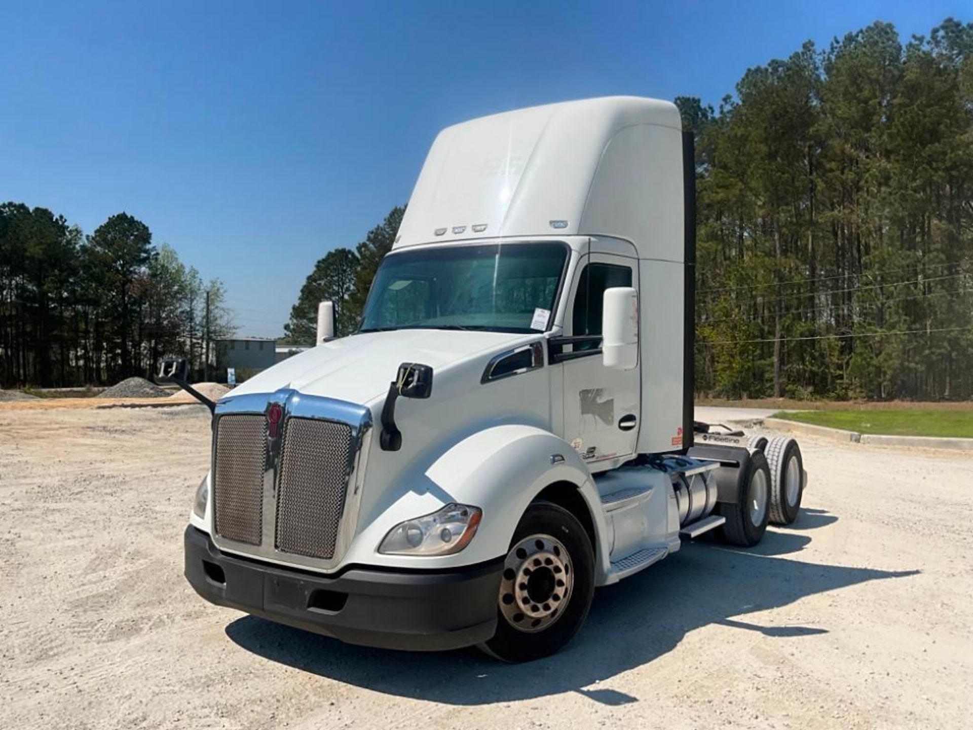 2016 Kenworth T680 Day Cab