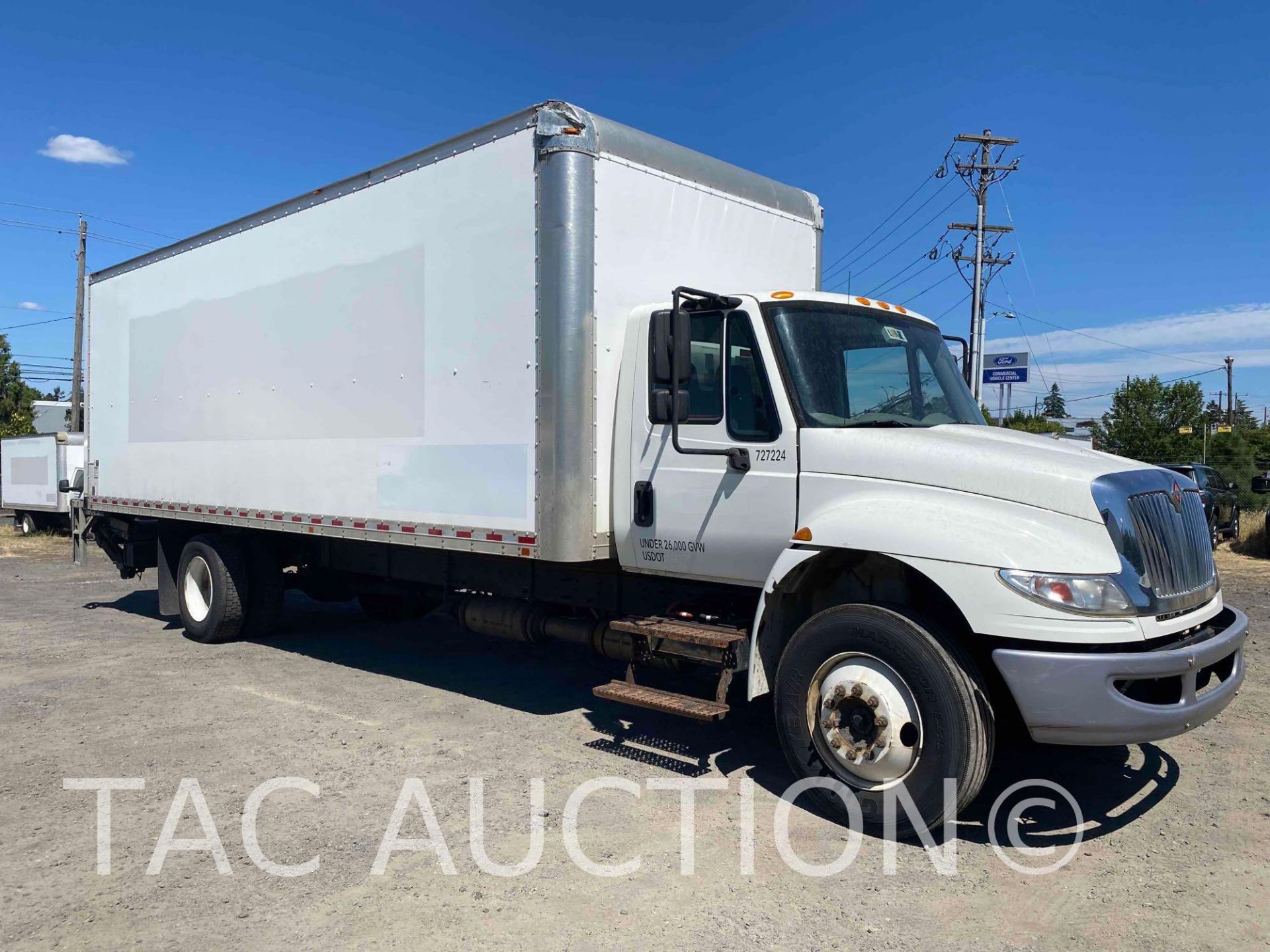 2017 International Durastar 4300 26ft Box Truck W/ Maxon Liftgate - Image 5 of 69