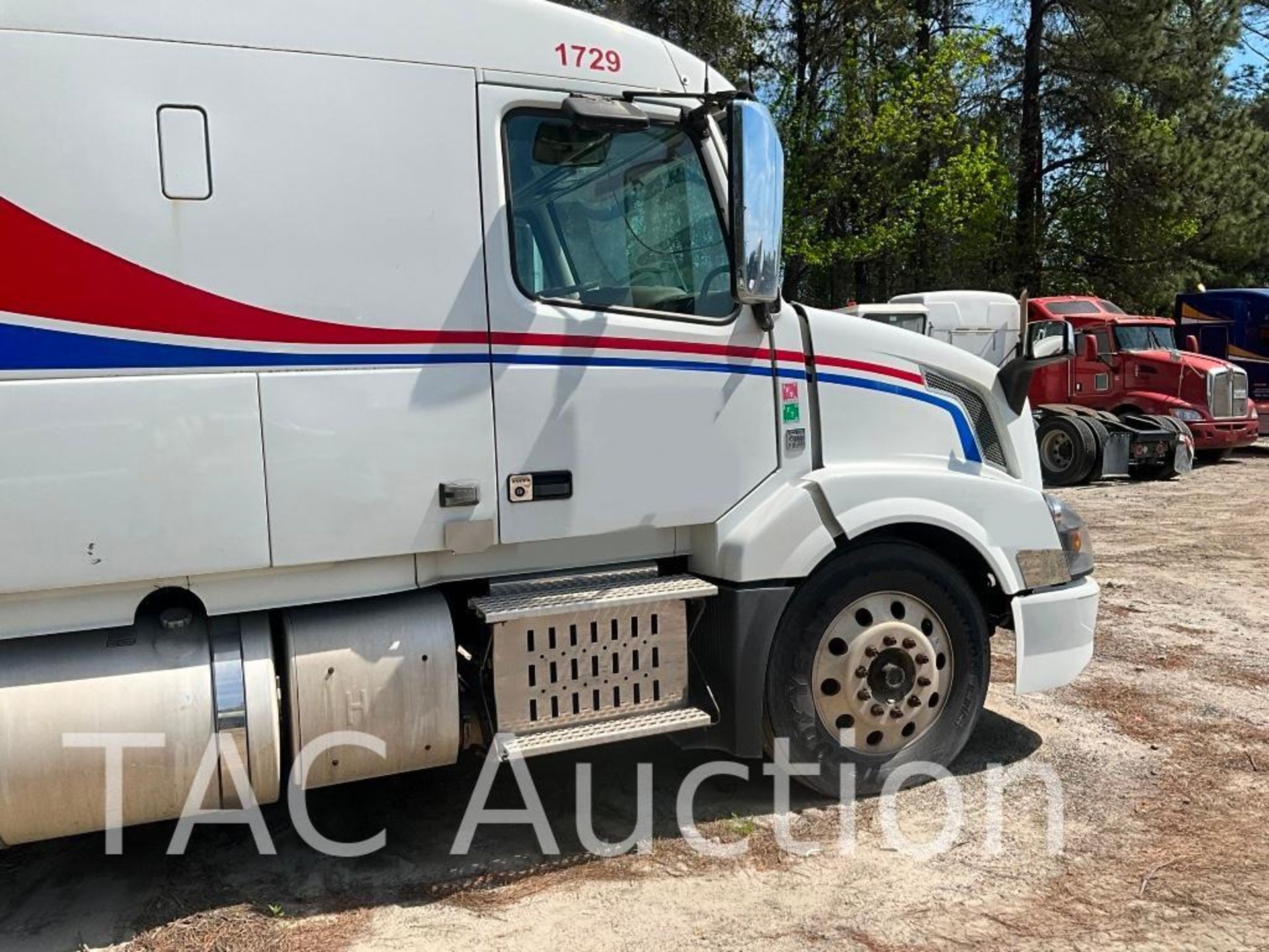 2017 Volvo VNL Sleeper Truck - Image 14 of 90