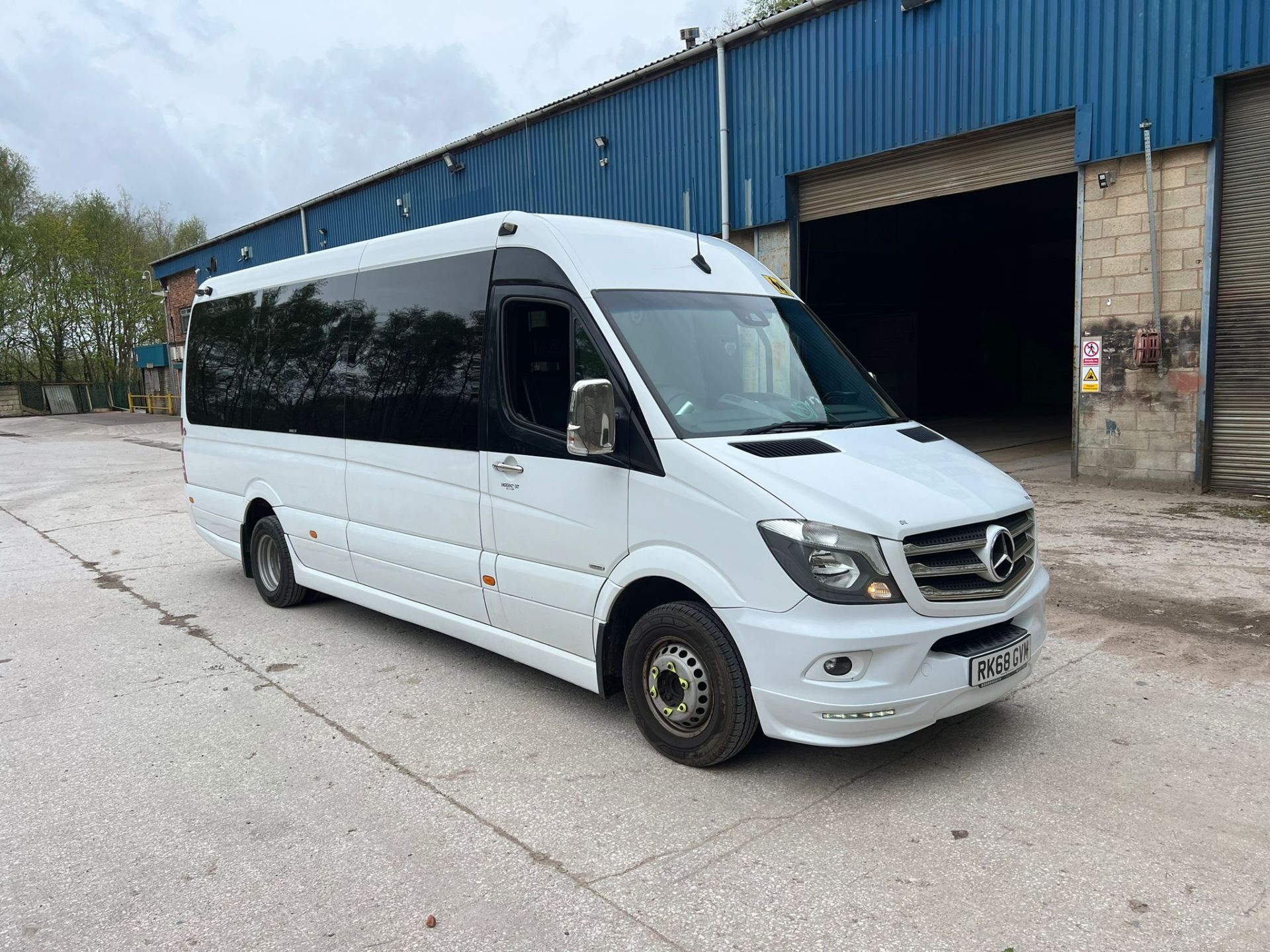 Mercedes Sprinter 516cdi EVM Avantgarde 19 seat minibus - Image 2 of 11