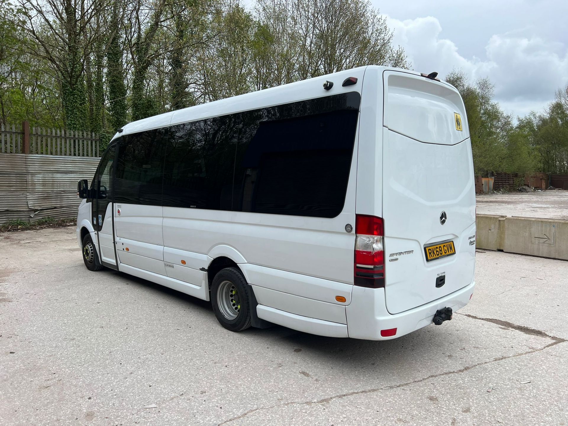 Mercedes Sprinter 516cdi EVM Avantgarde 19 seat minibus - Image 3 of 11