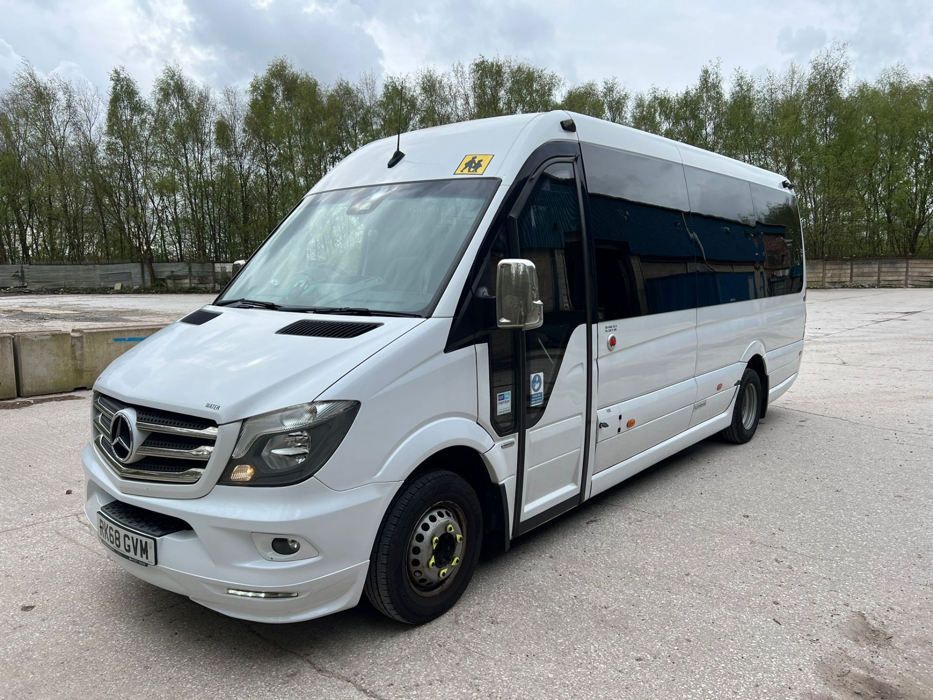 Mercedes Sprinter 516cdi EVM Avantgarde 19 seat minibus