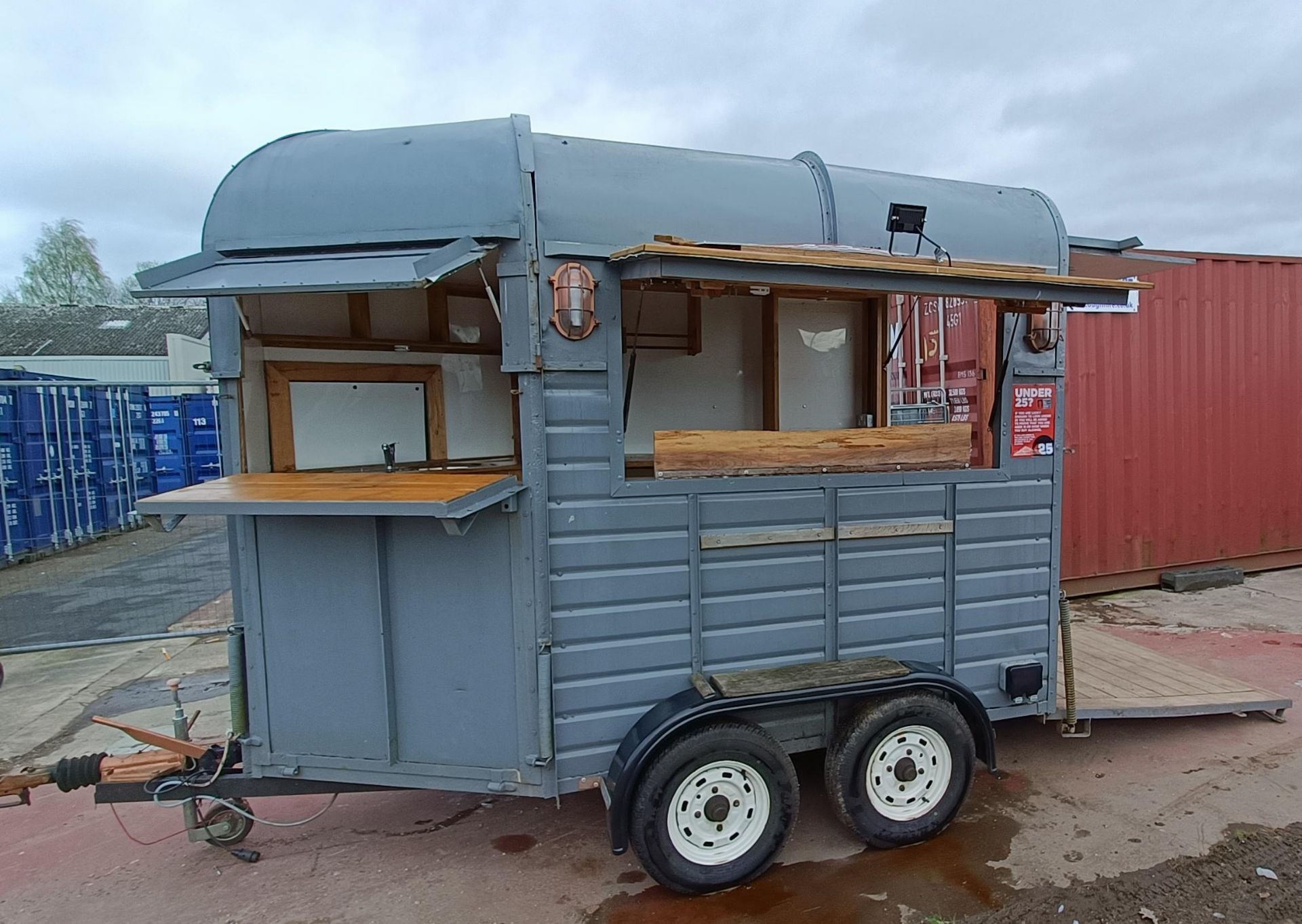 Converted horsebox twin axle catering unit / mobile bar concession unit