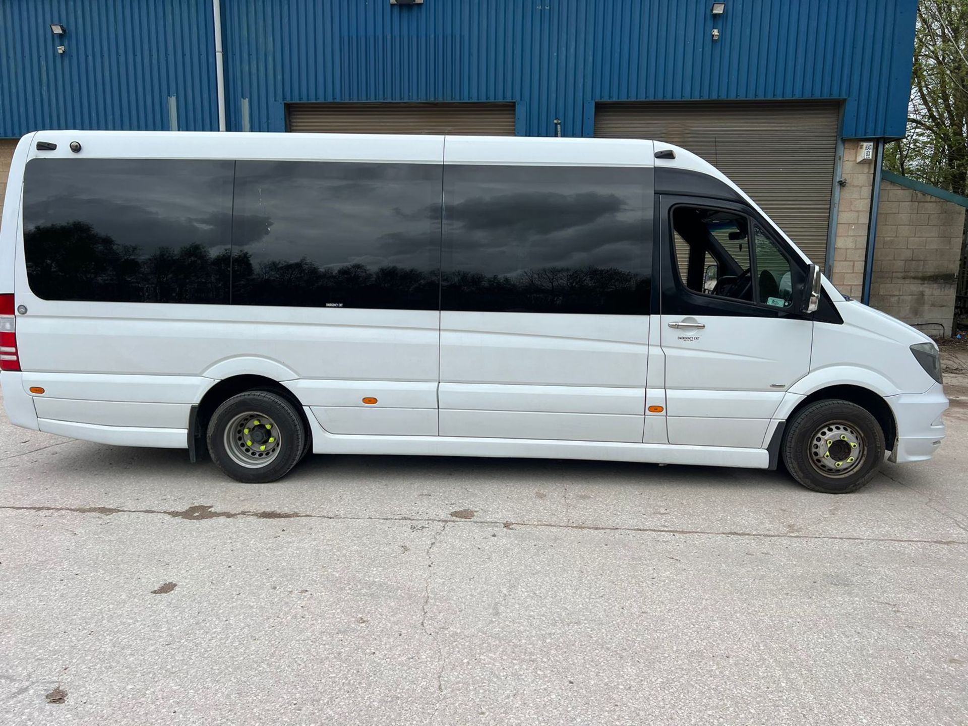 Mercedes Sprinter 516cdi EVM Avantgarde 19 seat minibus - Image 9 of 11