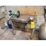 work bench, approx. 24 in. x 37 in. c/w grinder and 6 in. bench vice [Anti-De-Feathering]