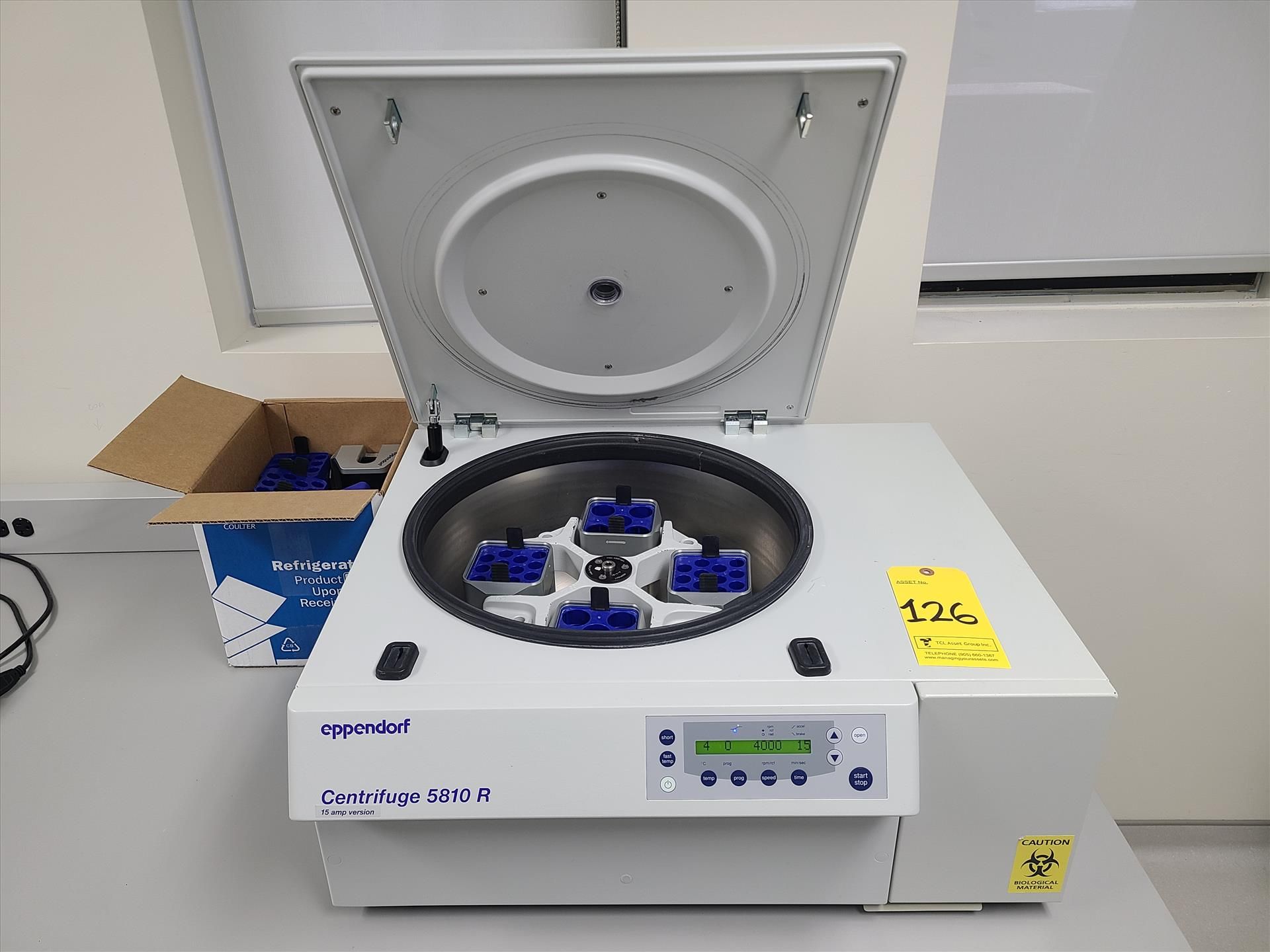 Eppendorf benchtop centrifuge, mod. 5810R, ser. no. 5811DO973808, 15 amp c/w 2 plates, 4 buckets,