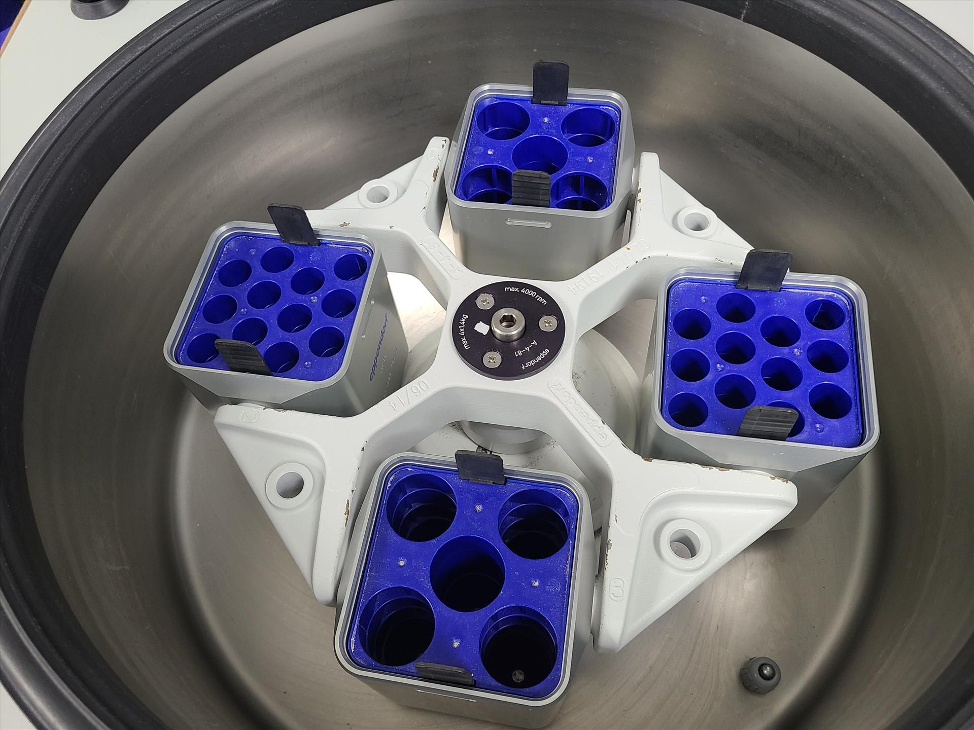 Eppendorf benchtop centrifuge, mod. 5810R, ser. no. 5811DO973808, 15 amp c/w 2 plates, 4 buckets, - Image 2 of 7