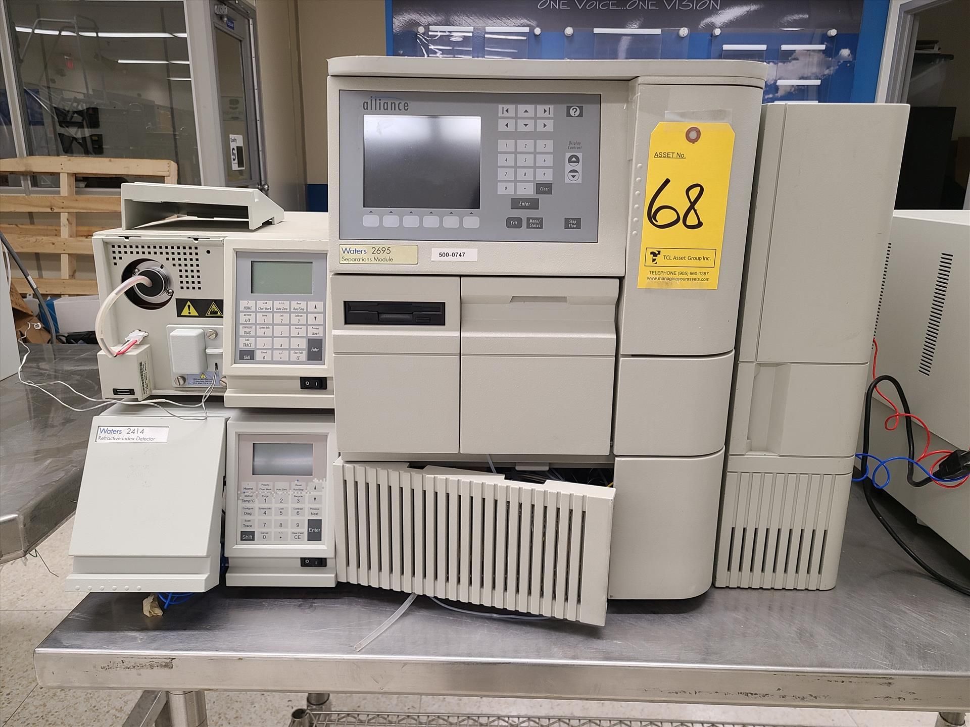 Waters Alliance HPLC Separation Module, mod. 2695, ser. no. F97SHC 459M, w/ column, ser. no.