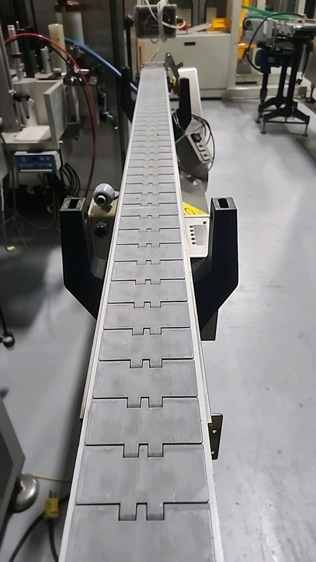 slat-top chain conveyor, stainless steel, approx. 3 in. x 108 in., power, VSD [wall must be - Image 3 of 5