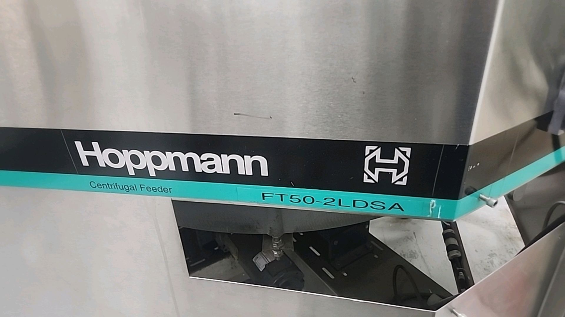 Hoppmann mod. FT-50-2LDSA centrifugal bottle descrambler/stand-up, stainless steel, 60 in. dia., - Image 3 of 6
