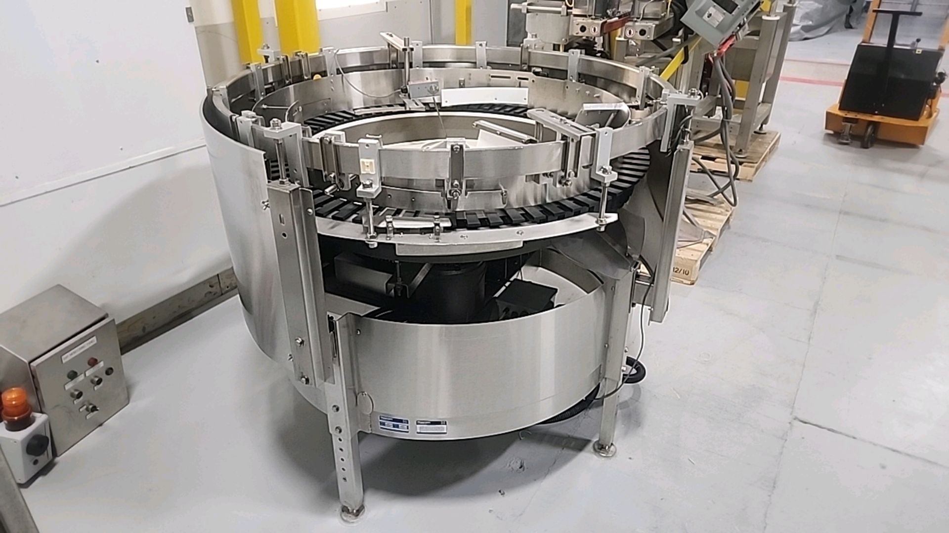 Hoppmann mod. FT centrifugal bottle descrambler/stand-up, stainless steel, 48 in. dia., ser. no. - Image 2 of 4