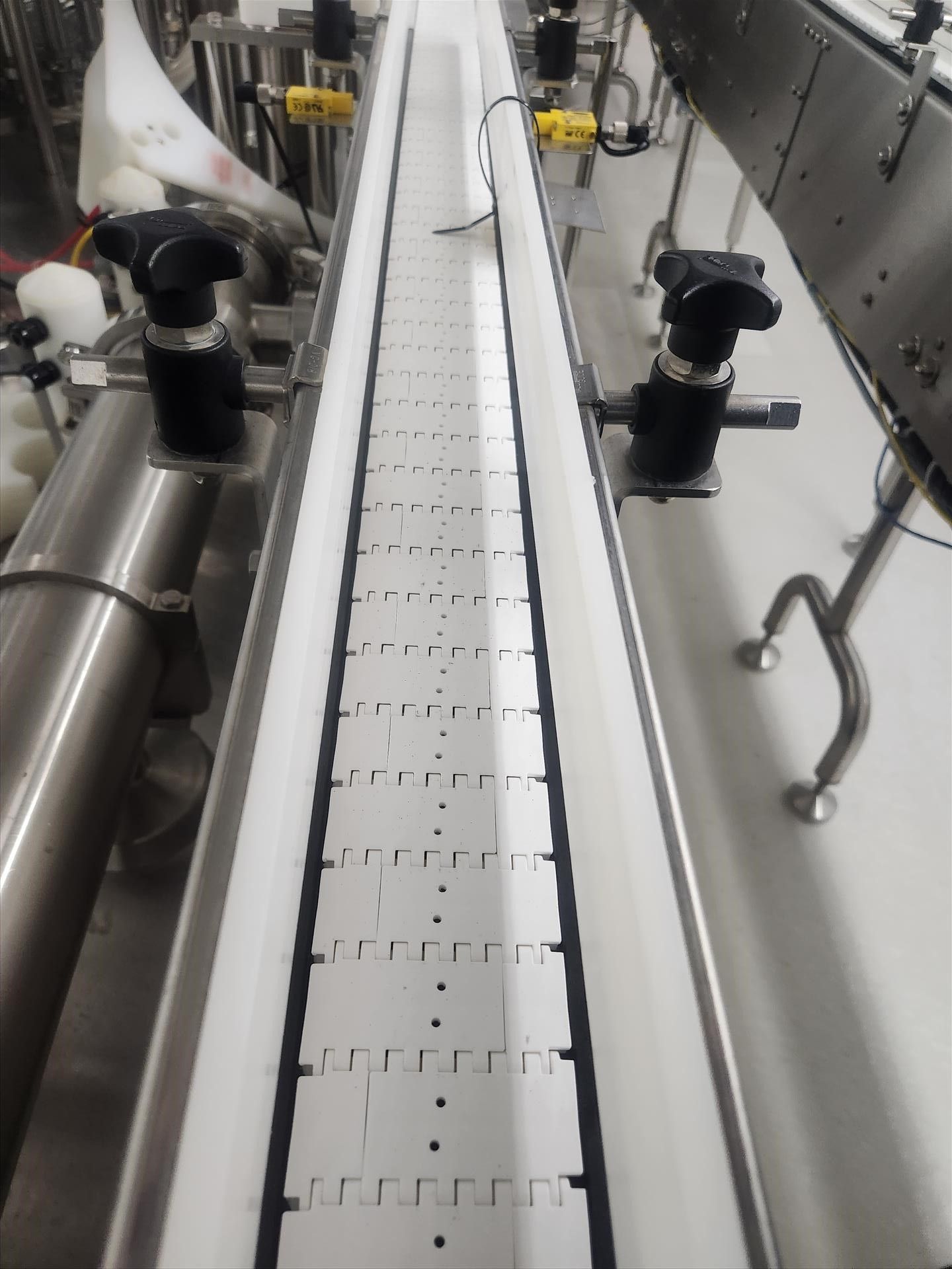 (2) slat-top chain conveyor, stainless steel, approx. 2.5 in. x 22 ft. and 2.5 in. x 8 ft., power, - Image 3 of 4