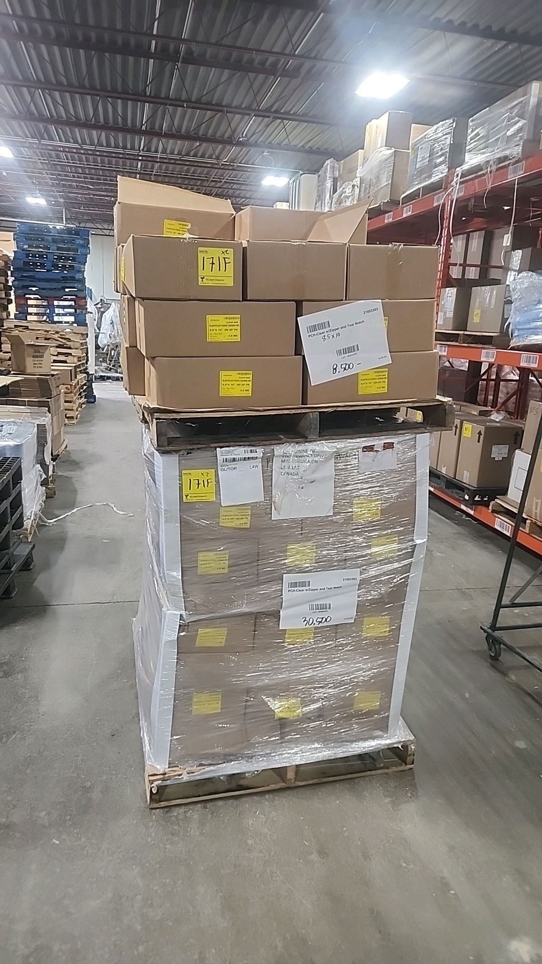 (2 pallets, 70 boxes/5000 ea. = 350,000) NEW clear bags 4.5MIL ODZP TN, 8.5 in. x 10 in. [Loc.