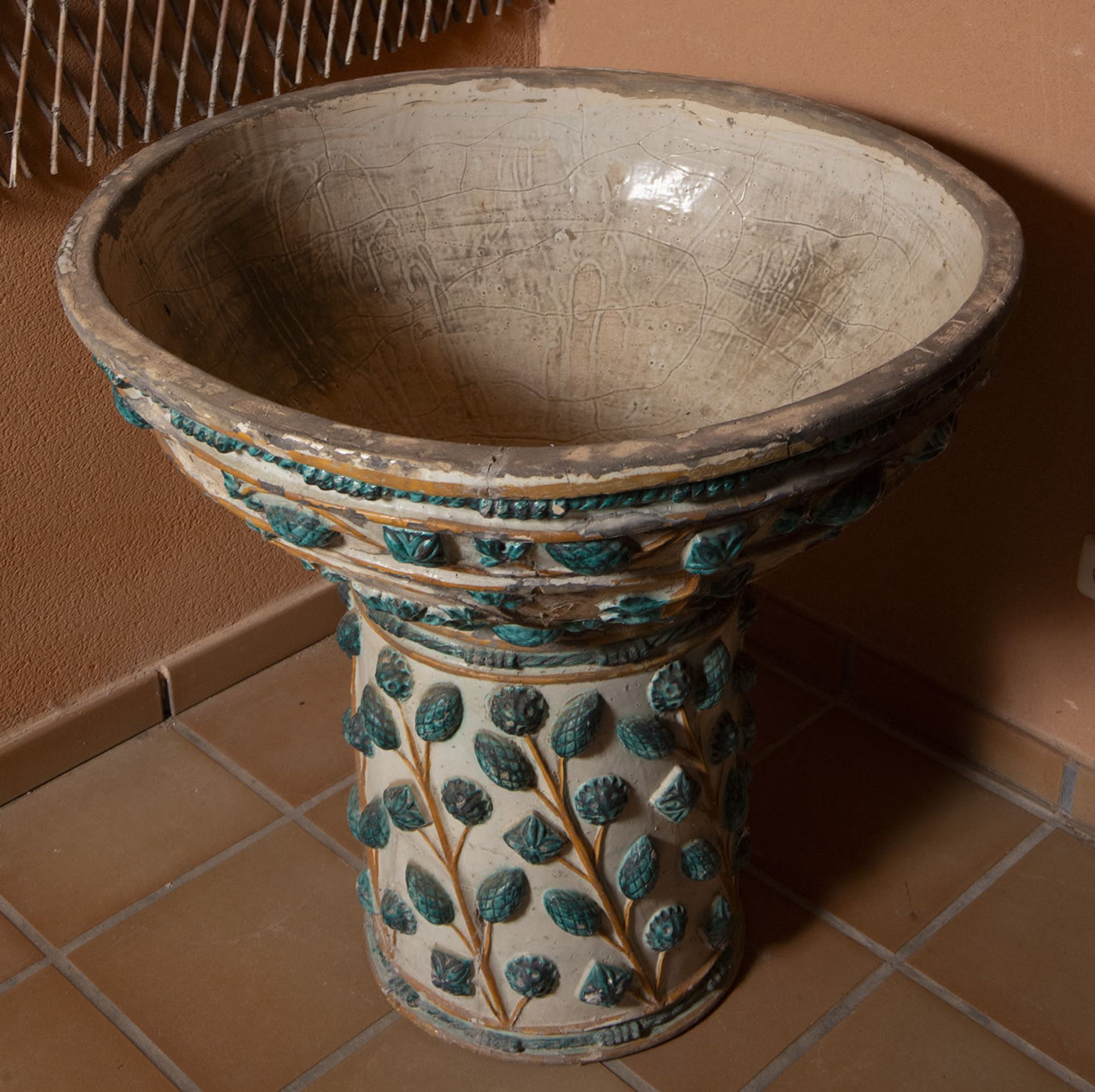 Large Baptismal Font in Sevillian Ceramics from Triana, 16th century - Image 6 of 9