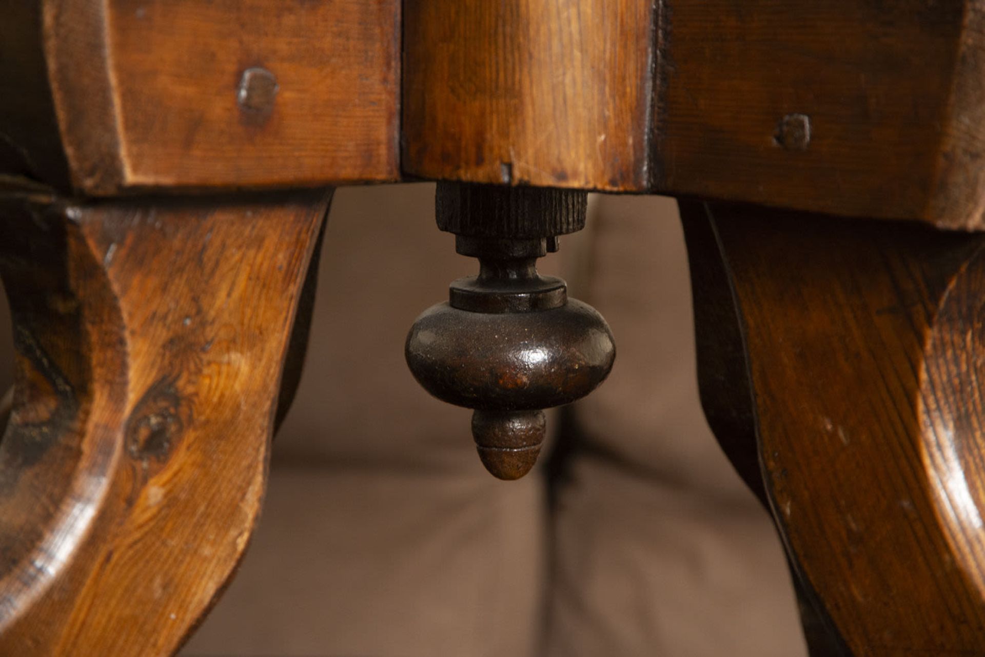 Candlestick or accompanying table in walnut marquetry, French Provençal work, 18th century - Image 3 of 4