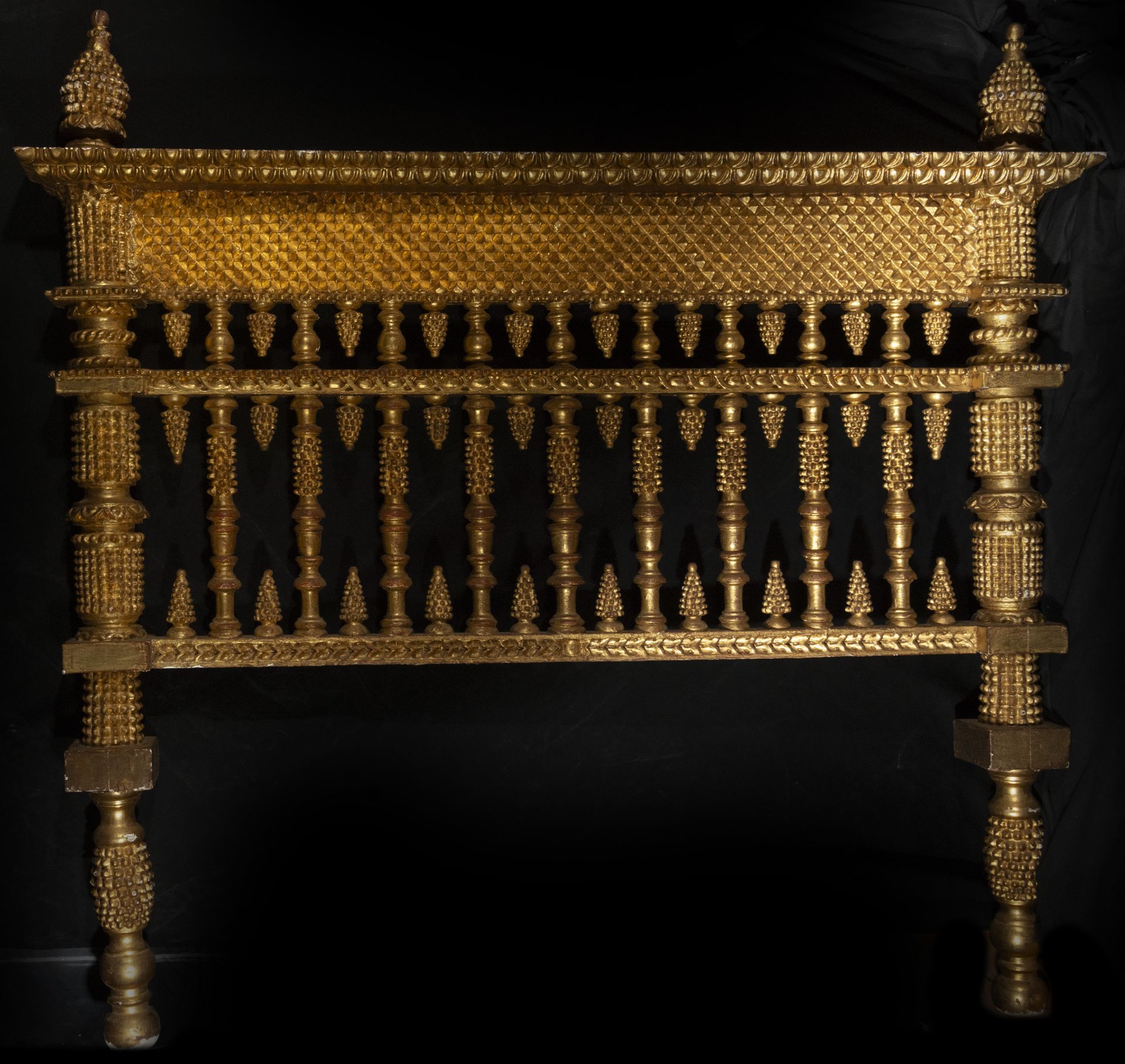 Bed headboard in gilded wood, baroque work from the South of Portugal or colonial from the 18th cent