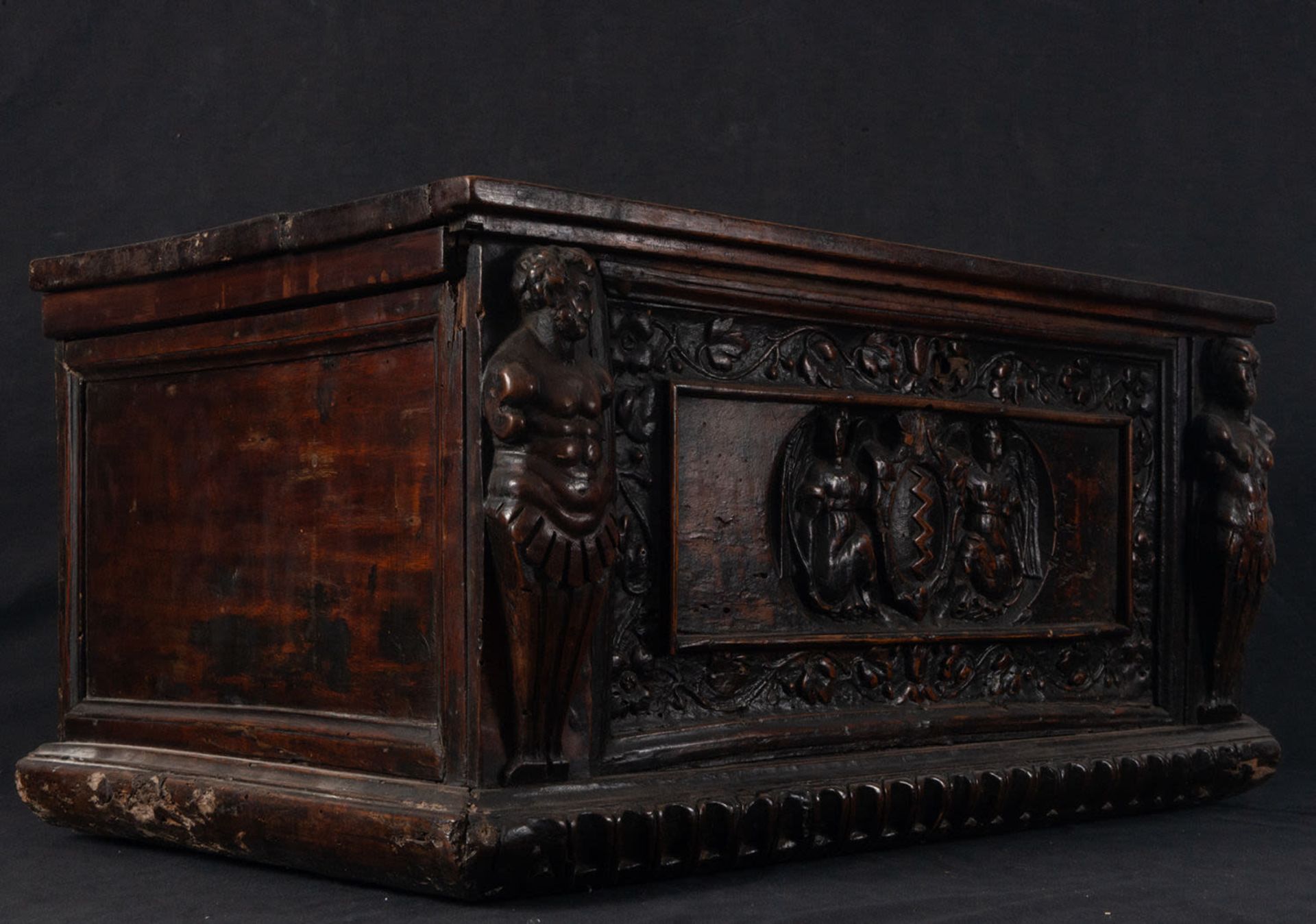 Large and Important Renaissance Chest, Spain or Italy, 16th century - Image 6 of 7