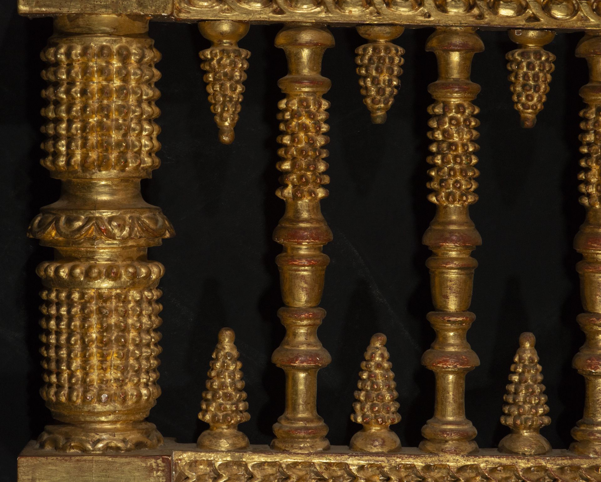 Bed headboard in gilded wood, baroque work from the South of Portugal or colonial from the 18th cent - Image 2 of 3