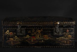 Elegant Philippine colonial chest in gold lacquer and rivets for the Mexican market, 18th - 19th cen