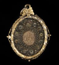 Medallion reliquary in gilt silver and double-sided relics, 18th century
