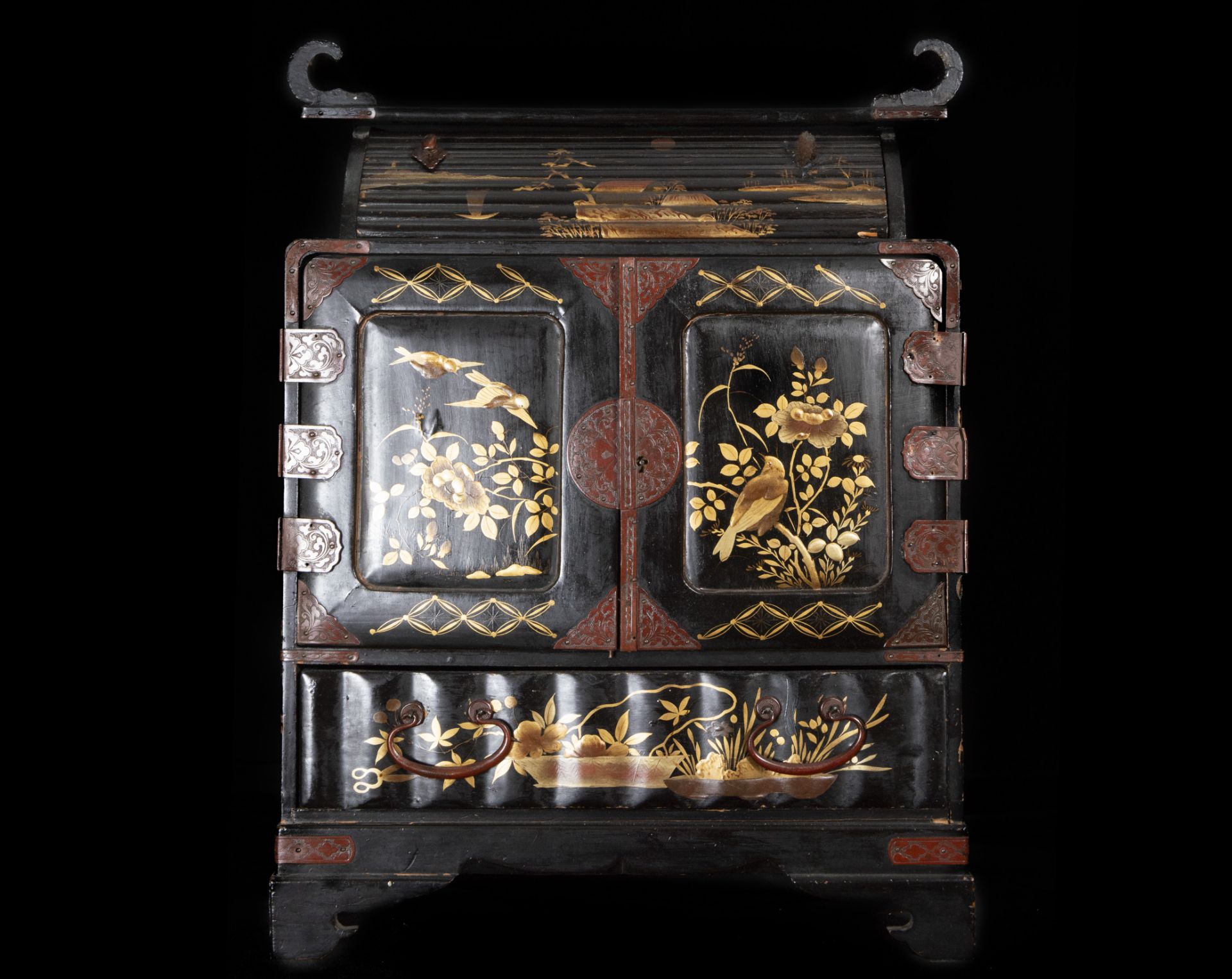 Exquisite Japanese Meiji tabletop cabinet in lacquered and gilded wood, 19th century - Image 4 of 8