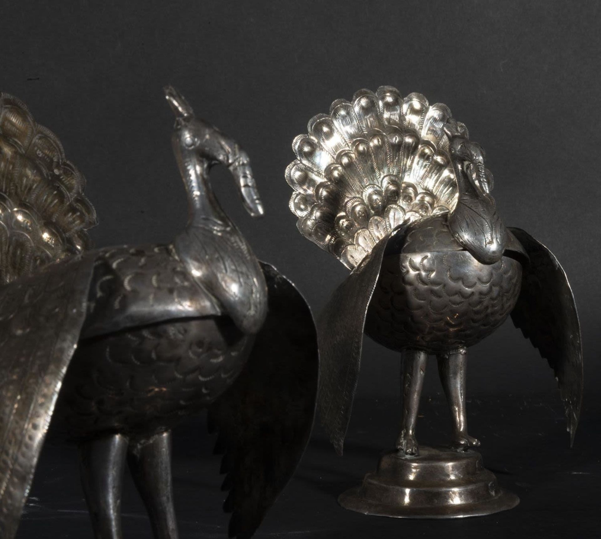 Pair of important "Salt Shakers" or "Especieros" in silver, Peruvian colonial work from the 18th cen - Image 2 of 4