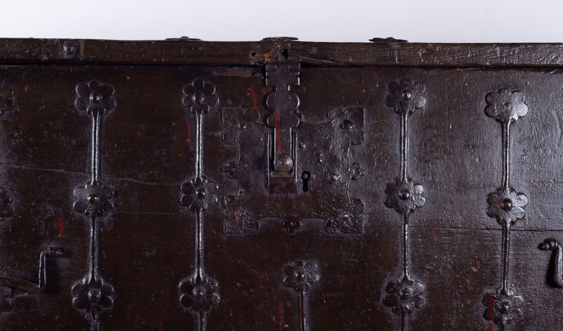 Massive Medieval Gothic Iron Chest, 15th century , in cast iron - Image 3 of 7