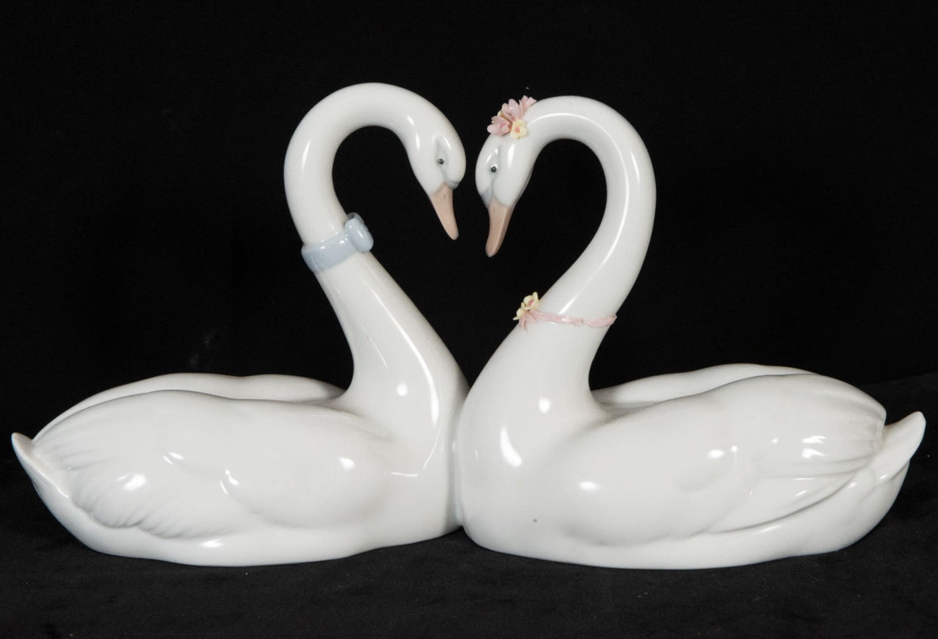 Pair of Sèvres porcelain dressing table jewelry boxes and porcelain swan, 19th century - Image 10 of 10