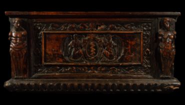 Important Italian Renaissance Chest with Nobility Heraldic Shield and couple of Hercules, Veneto, It