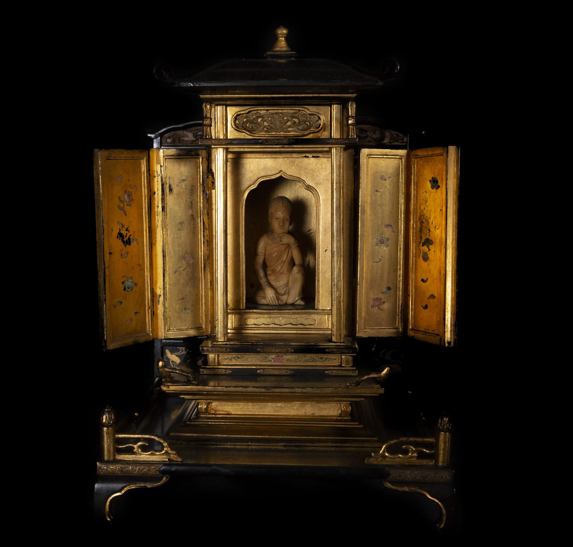 Beautiful Japanese Meiji cabinet with Buddha in lacquered and gilded wood, 19th century - Image 3 of 8